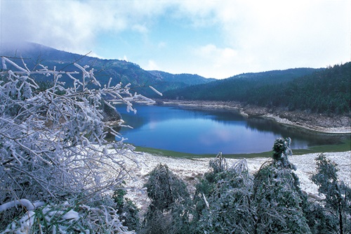 翠峰湖冬景